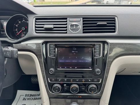 Used 2017 Volkswagen Passat 1.8T SE FWD image 20