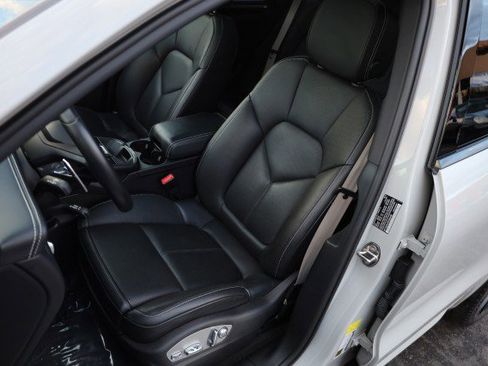 Used 2023 Porsche Macan S image 25