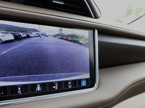 Used 2021 GMC Yukon Denali w/ Denali Premium Package image 32