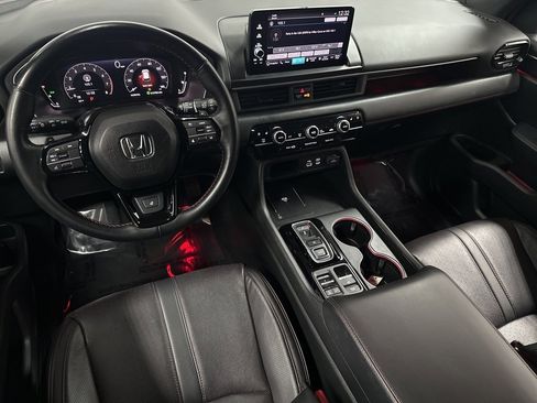 Used 2025 Honda Pilot Black Edition image 13