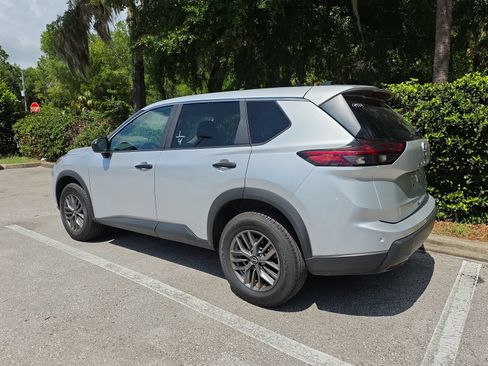 Used 2024 Nissan Rogue S AWD/4WD image 5