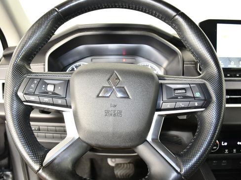 Used 2024 Mitsubishi Outlander AWD image 19