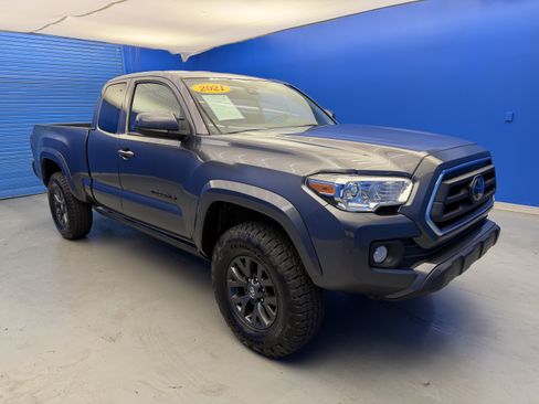 Used 2021 Toyota Tacoma SR5 AWD/4WD image 2