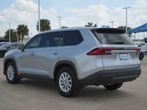 Used 2024 Toyota Grand Highlander XLE image 4