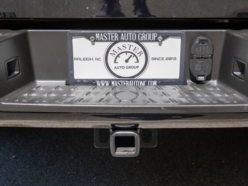 Used 2021 Nissan Titan SV w/ Accessory Utility Package AWD/4WD image 39