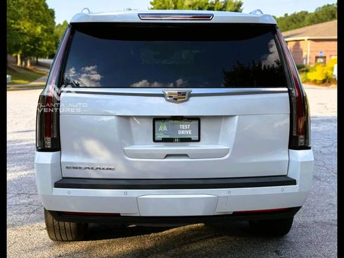 Used 2019 Cadillac Escalade Platinum image 15