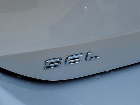 Certified 2025 Volkswagen Tiguan SEL R-Line AWD/4WD image 30
