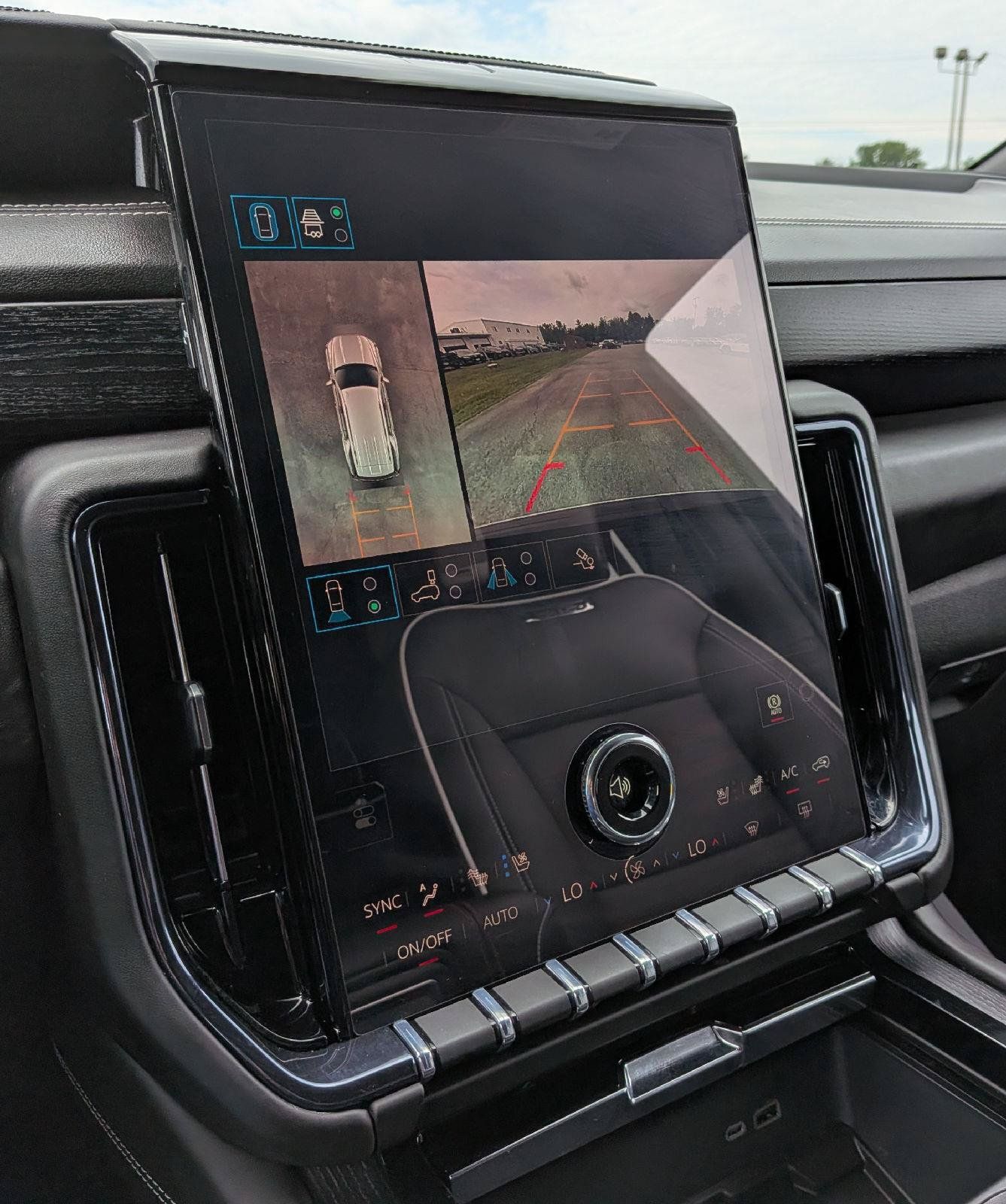 Certified 2026 GMC Yukon AT4 Ultimate AWD/4WD image 18