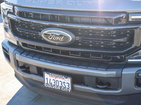 Used 2022 Ford F350 Lariat w/ Black Appearance Package image 6