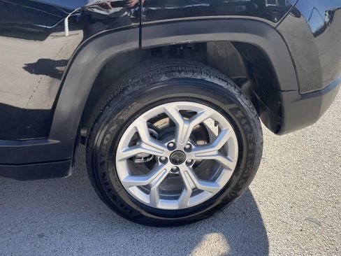 Used 2025 Jeep Compass Sport image 34