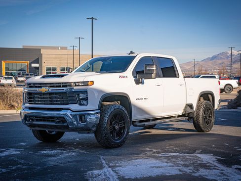 Used 2024 Chevrolet Silverado 2500 LT image 12