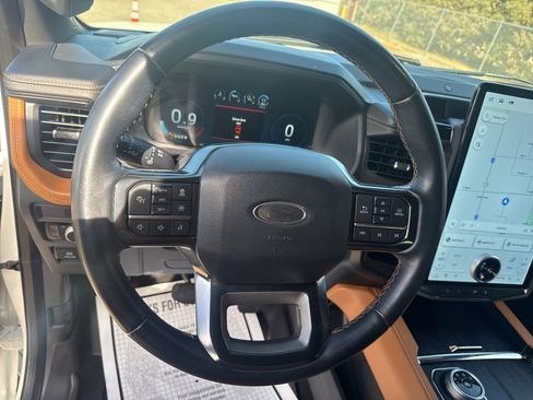 Used 2023 Ford Expedition Platinum image 16