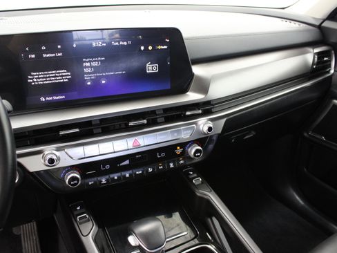 Used 2025 Kia Telluride S FWD image 16