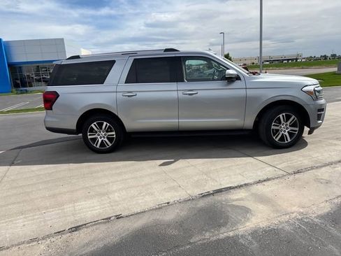 Used 2024 Ford Expedition Max Limited AWD/4WD image 2