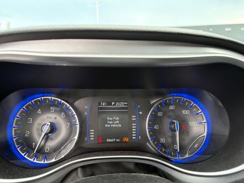 Used 2018 Chrysler Pacifica Touring Plus w/ S Appearance Package FWD image 12