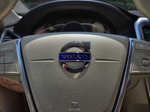Used 2016 Volvo XC60 T5 Premier w/ Proximity Package FWD image 24