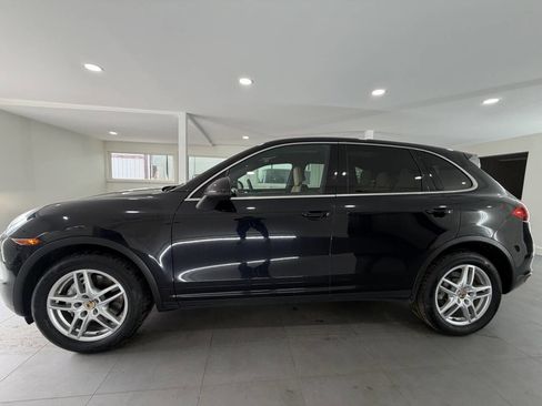 Used 2014 Porsche Cayenne Platinum Edition image 2