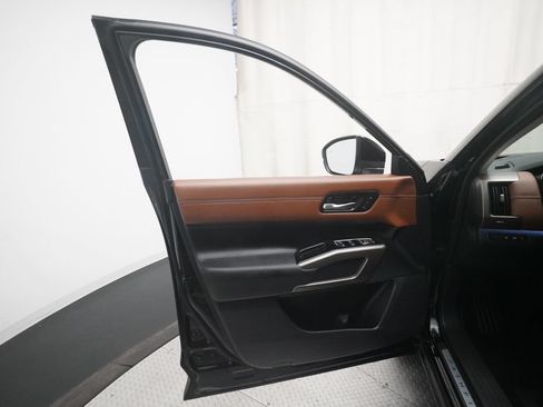 Used 2025 Nissan Pathfinder Platinum AWD/4WD image 28