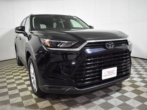 Used 2025 Toyota Grand Highlander AWD image 3