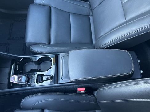 Certified 2025 Volvo XC40 B5 Plus AWD/4WD image 26