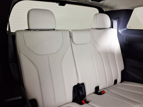 Certified 2025 Hyundai Palisade Calligraphy FWD image 13