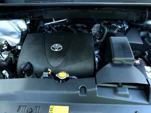 Used 2017 Toyota Highlander XLE image 19