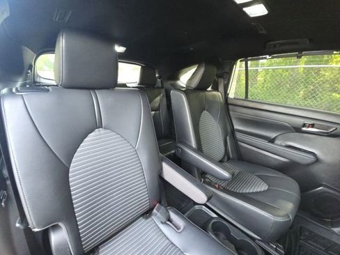 Used 2021 Toyota Highlander XSE image 17
