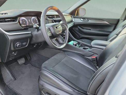 Used 2025 Jeep Grand Cherokee L Laredo AWD/4WD image 14