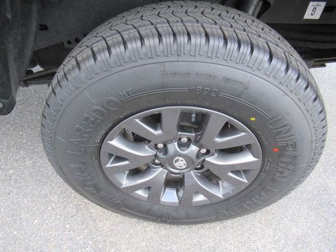 Used 2023 Toyota Tacoma SR5 AWD/4WD image 12