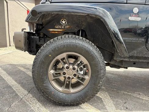 Used 2017 Jeep Wrangler Unlimited Sahara AWD/4WD image 24