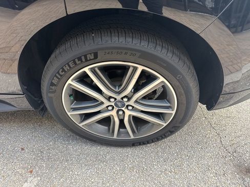 Used 2019 Ford Edge Titanium w/ Equipment Group 301A AWD/4WD image 11
