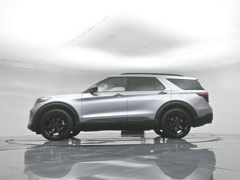 Certified 2023 Ford Explorer ST-Line w/ Class IV Trailer Tow Package RWD image 8