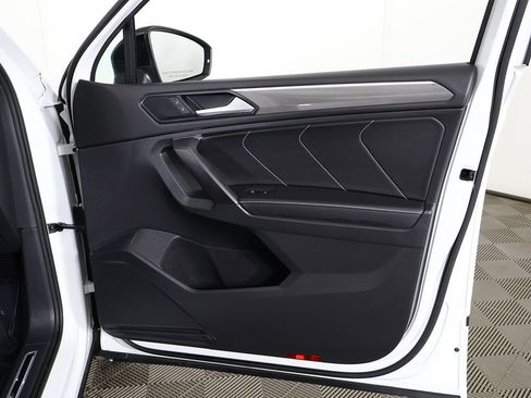 Used 2022 Volkswagen Tiguan SE R-Line image 25