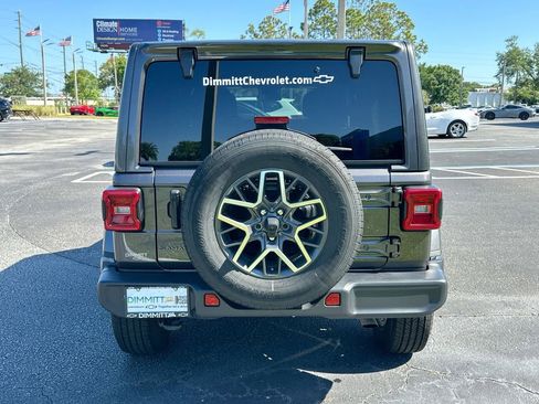 Used 2025 Jeep Wrangler Unlimited Sahara AWD/4WD image 6