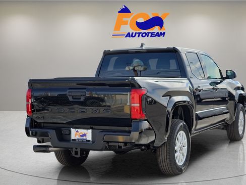 Used 2026 Toyota Tacoma SR5 AWD/4WD image 4