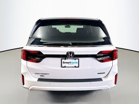 New 2026 Honda Odyssey Touring image 6