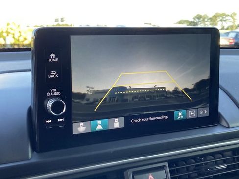 Used 2025 Honda Pilot EX-L image 37