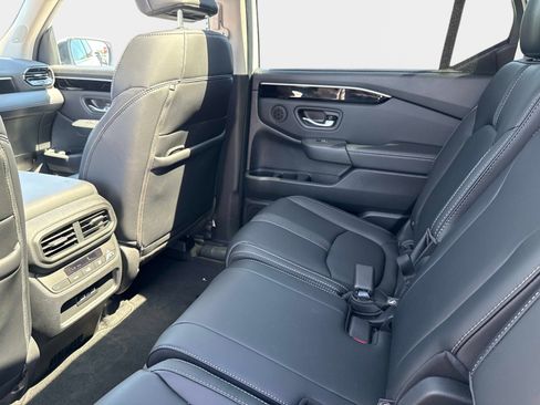 Used 2023 Honda Pilot Touring image 16