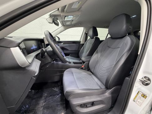 Used 2026 Volkswagen Tiguan SE AWD/4WD image 20