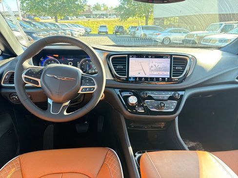 New 2026 Chrysler Pacifica Pinnacle image 16