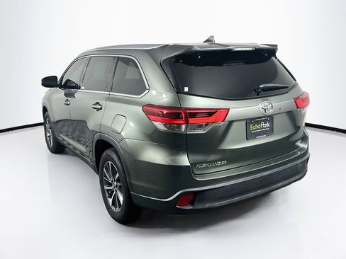 Used 2019 Toyota Highlander XLE FWD image 5
