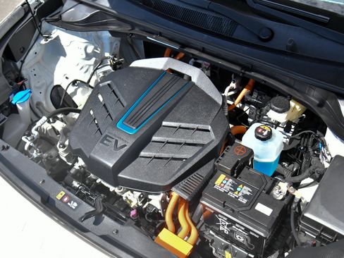 Used 2022 Kia Niro EX FWD image 47