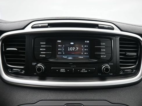 Used 2017 Kia Sorento AWD image 15
