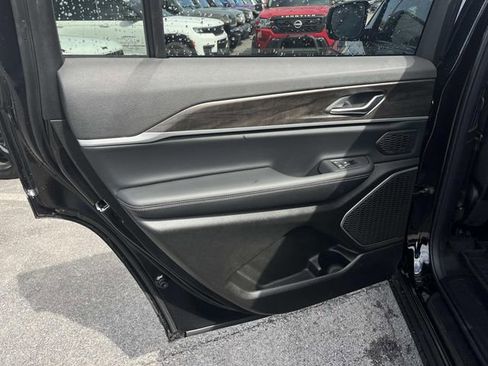 New 2026 Jeep Grand Cherokee L Limited w/ MOPAR Finishing Package AWD/4WD image 18