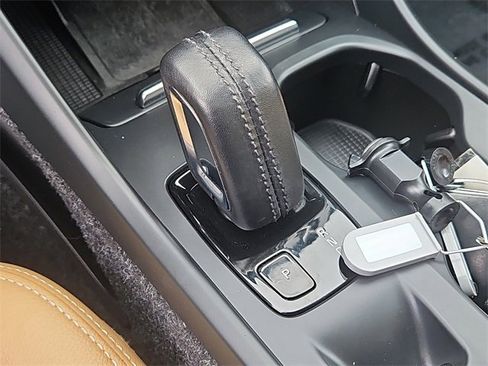 Used 2020 Volvo XC40 T5 Momentum w/ Protection Package Premier image 29