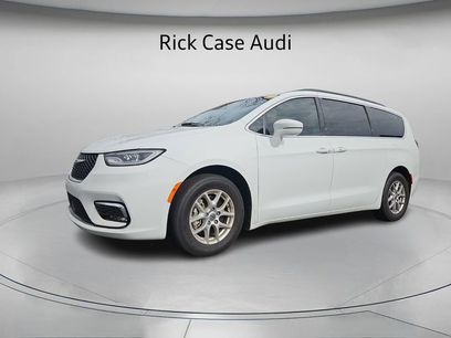 Used 2022 Chrysler Pacifica Touring-L