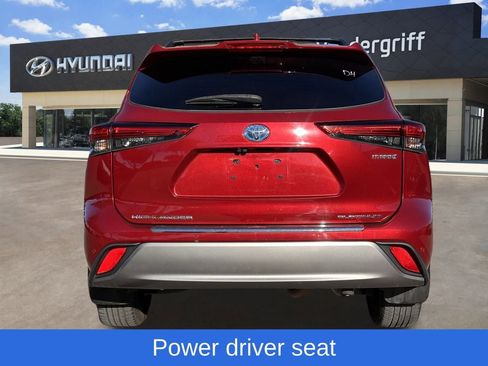 Used 2021 Toyota Highlander Platinum image 12
