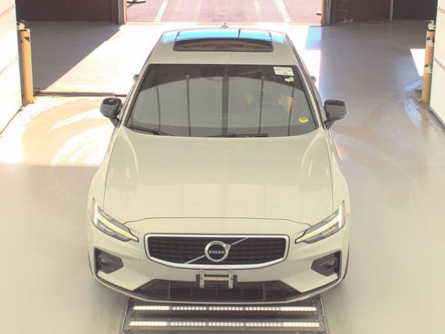 Used 2019 Volvo S60 T6 R-Design image 6
