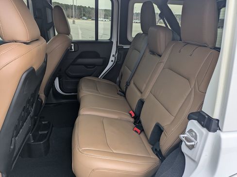 Used 2022 Jeep Wrangler Unlimited Rubicon w/ Xtreme Recon 35" Tire Package image 24