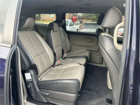 Used 2018 Kia Sedona LX w/ LX Essentials Premium Package image 11
